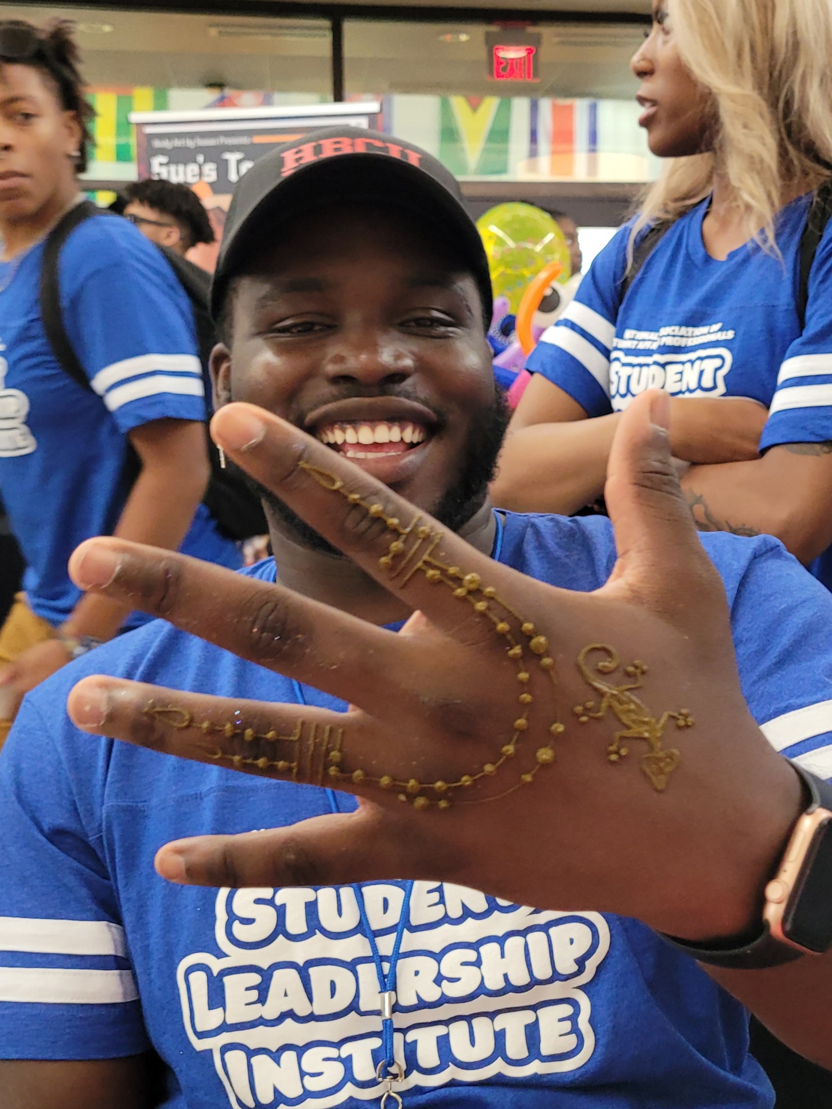 Henna vs. Airbrush: A Campus Event Planner’s Guide
