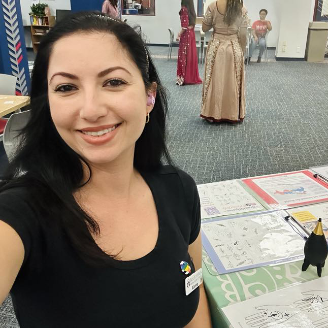 Henna Experience artist, Alanna, ready for a campus event.